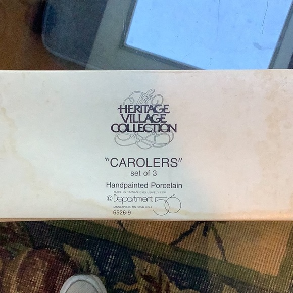 Dickens Carolers’ Heritage Village Collection  Porcelain figures set of 3. - Picture 11 of 11